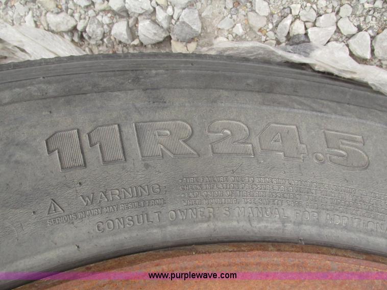 image for item H4721 1989 Pacer bulk feed trailer