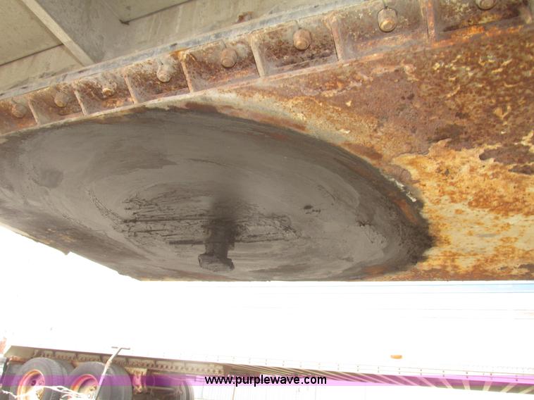 image for item H4722 2000 Ledwell bulk feed trailer