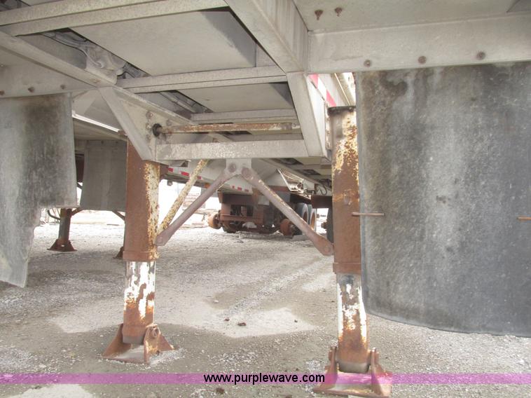 image for item H4722 2000 Ledwell bulk feed trailer