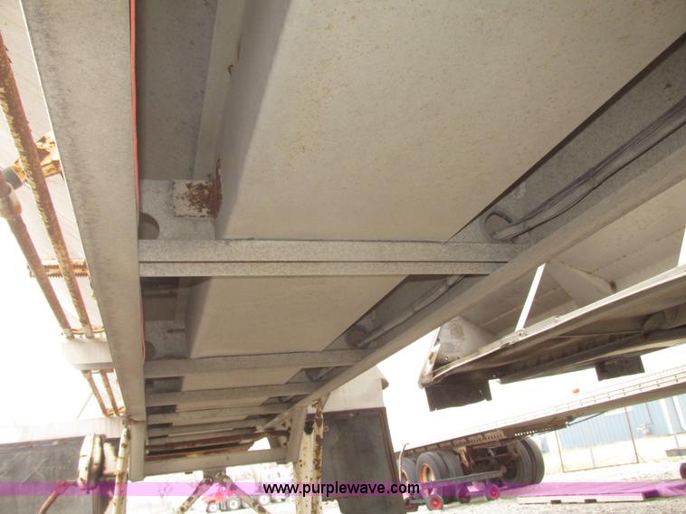 image for item H4722 2000 Ledwell bulk feed trailer