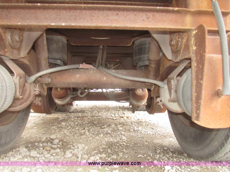 image for item H4722 2000 Ledwell bulk feed trailer