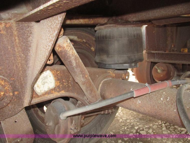 image for item H4722 2000 Ledwell bulk feed trailer