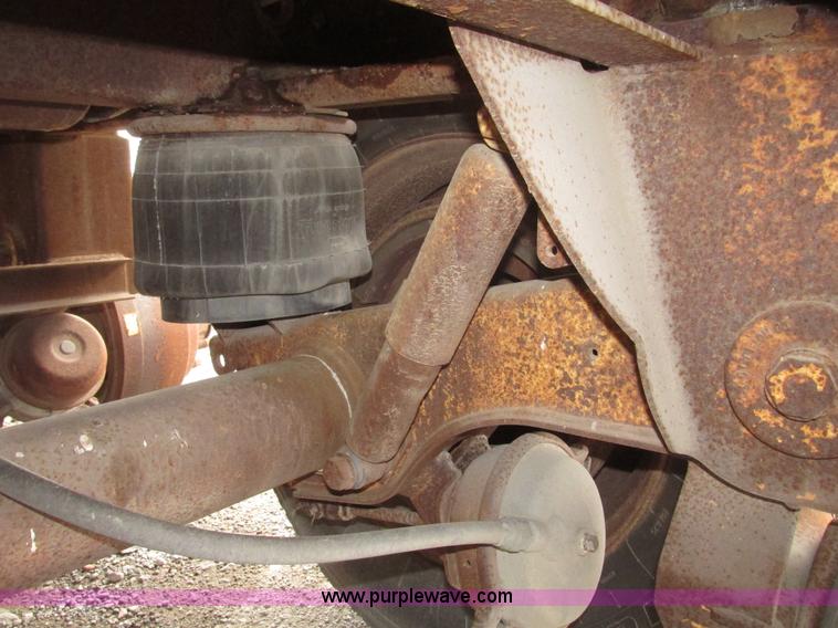 image for item H4722 2000 Ledwell bulk feed trailer