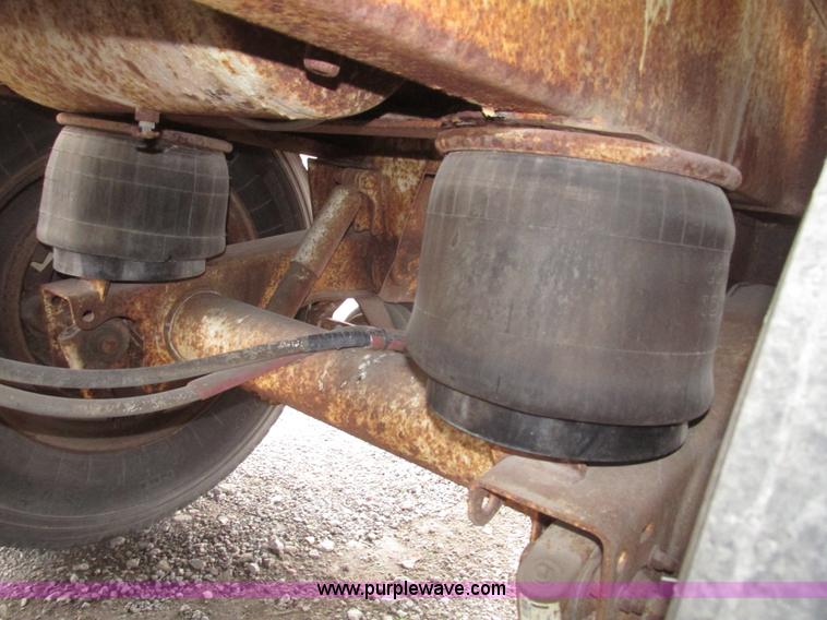 image for item H4722 2000 Ledwell bulk feed trailer