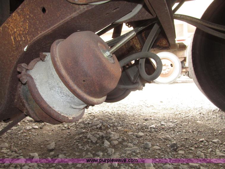 image for item H4722 2000 Ledwell bulk feed trailer