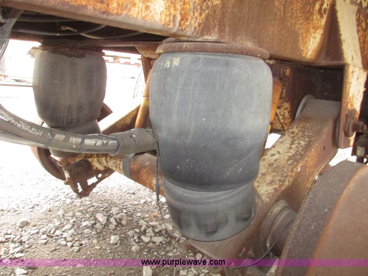 image for item H4722 2000 Ledwell bulk feed trailer