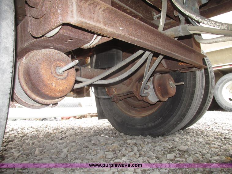 image for item H4722 2000 Ledwell bulk feed trailer