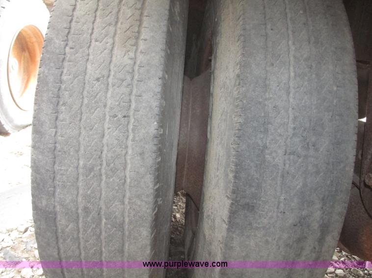 image for item H4722 2000 Ledwell bulk feed trailer