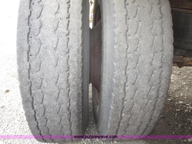 image for item H4722 2000 Ledwell bulk feed trailer