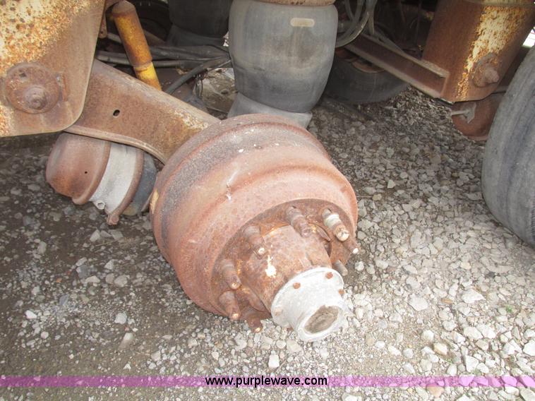 image for item H4722 2000 Ledwell bulk feed trailer