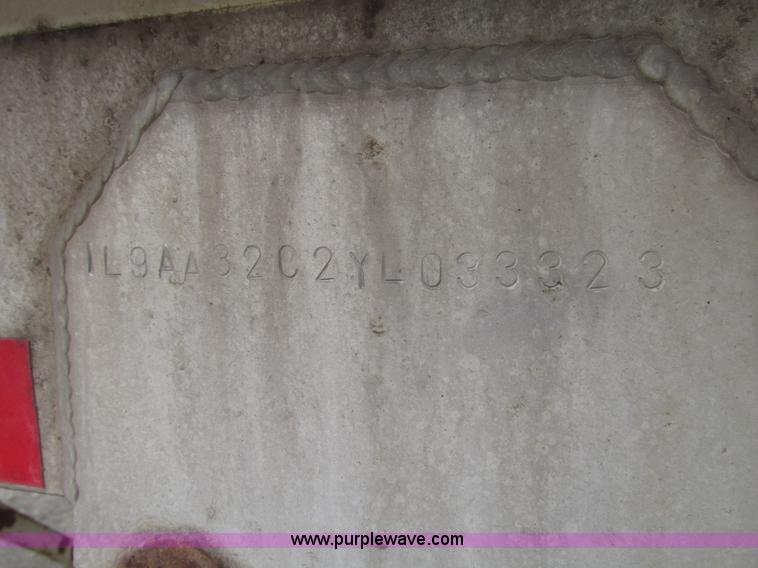 image for item H4722 2000 Ledwell bulk feed trailer