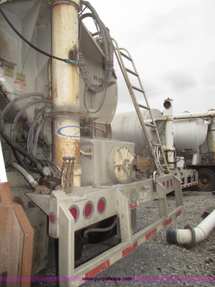 image for item H4723 2001 Ledwell bulk feed trailer