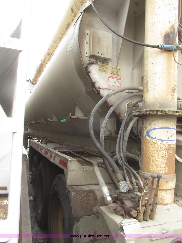 image for item H4723 2001 Ledwell bulk feed trailer