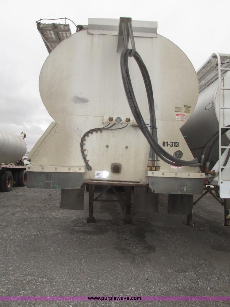 image for item H4723 2001 Ledwell bulk feed trailer