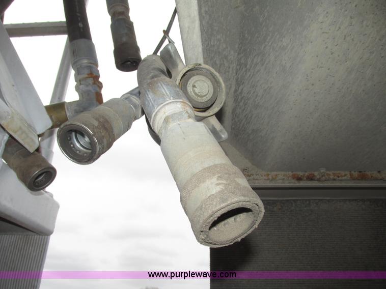 image for item H4723 2001 Ledwell bulk feed trailer