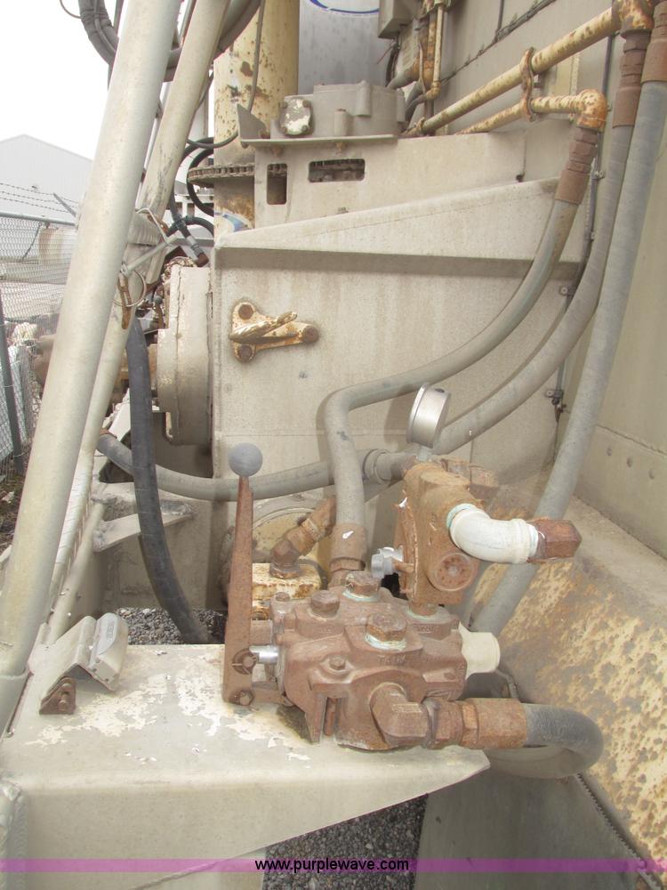 image for item H4723 2001 Ledwell bulk feed trailer