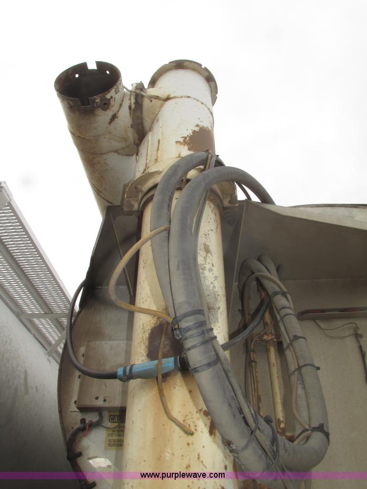 image for item H4723 2001 Ledwell bulk feed trailer