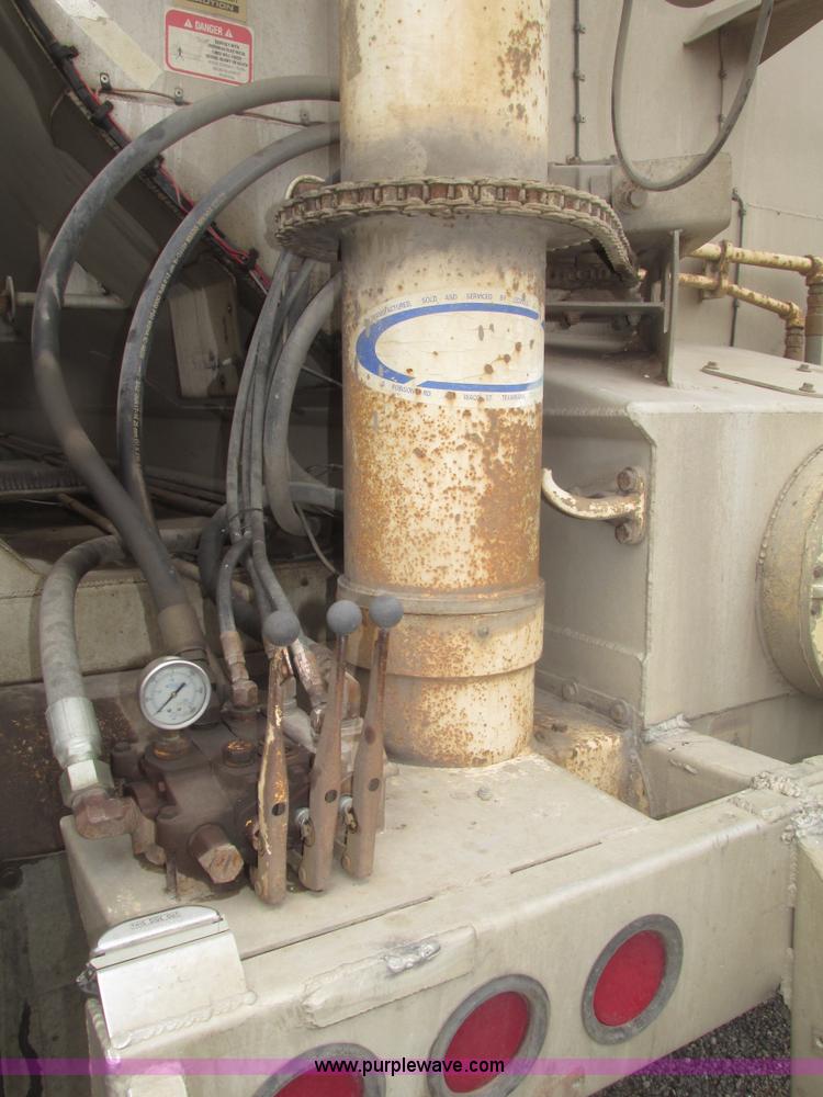 image for item H4723 2001 Ledwell bulk feed trailer