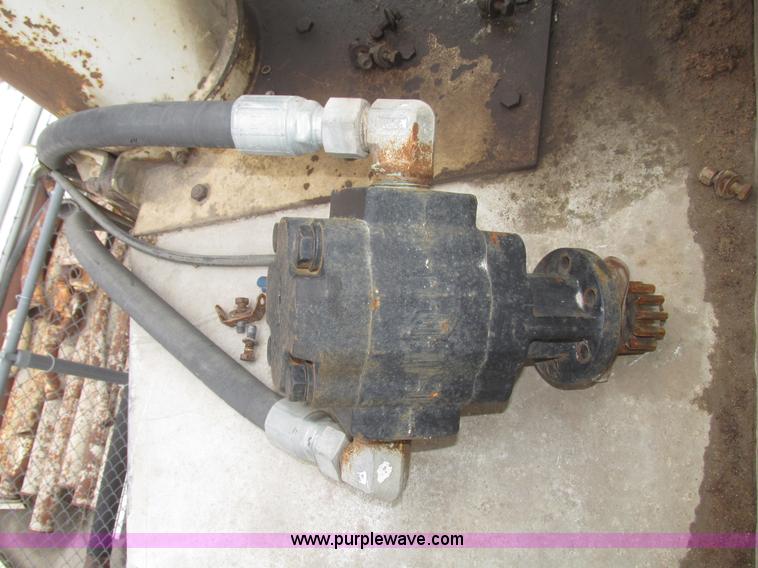 image for item H4723 2001 Ledwell bulk feed trailer