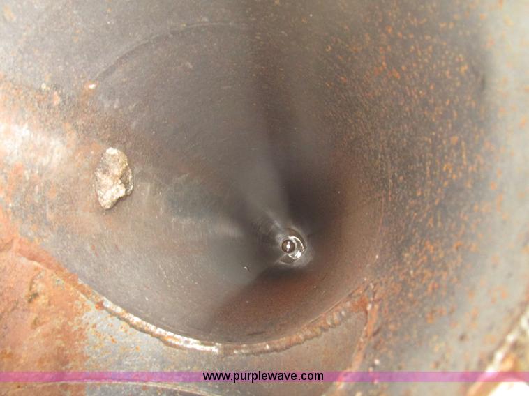 image for item H4723 2001 Ledwell bulk feed trailer