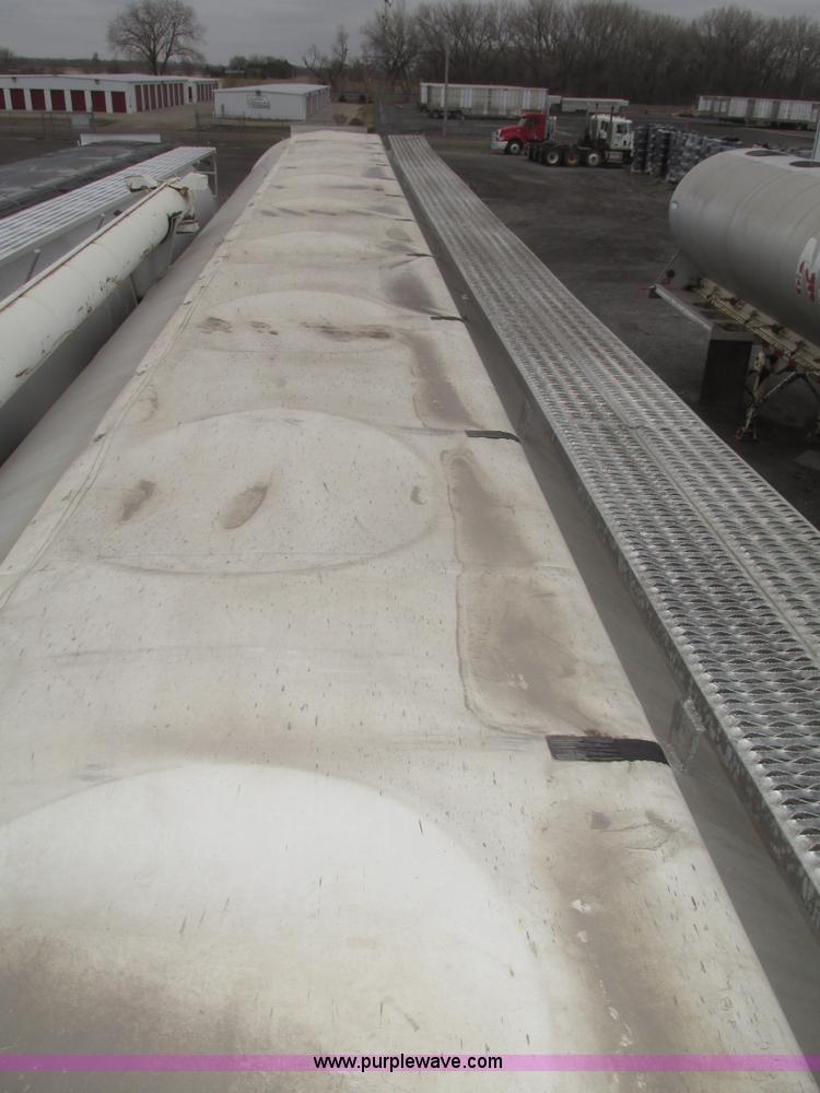 image for item H4723 2001 Ledwell bulk feed trailer