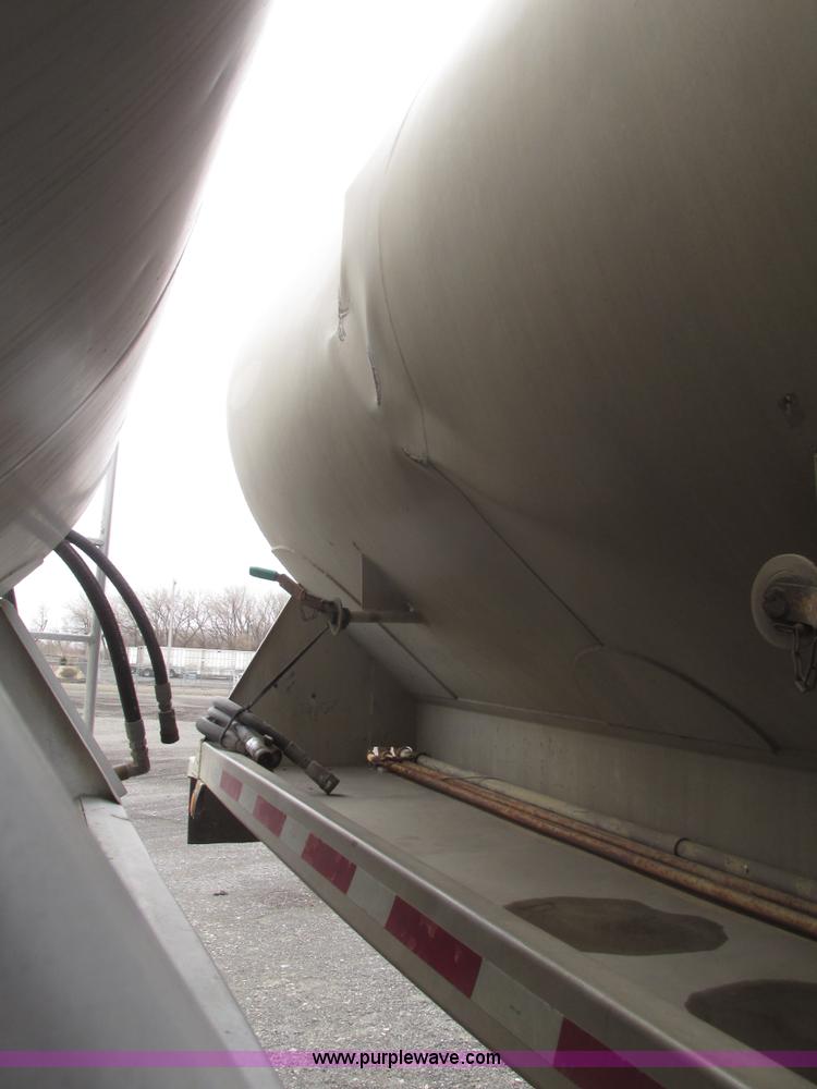 image for item H4723 2001 Ledwell bulk feed trailer