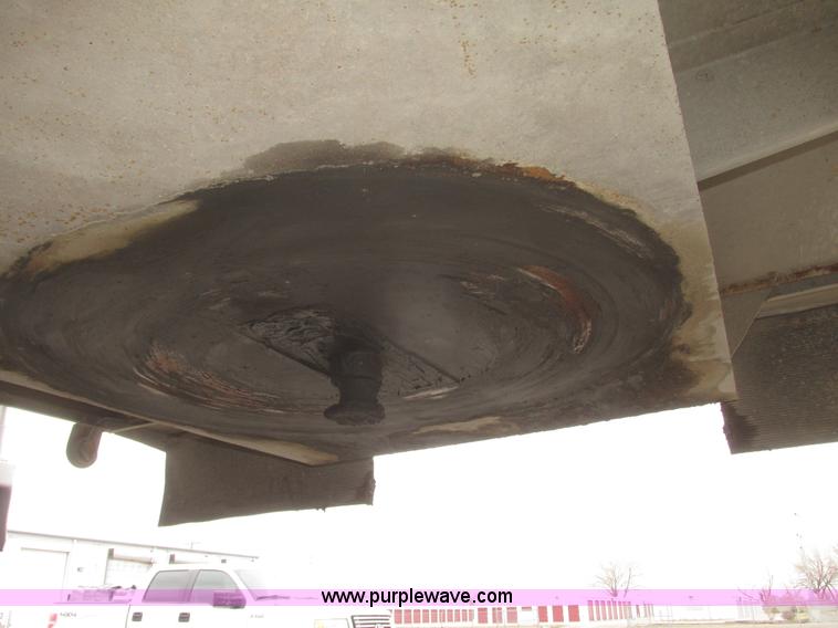 image for item H4723 2001 Ledwell bulk feed trailer