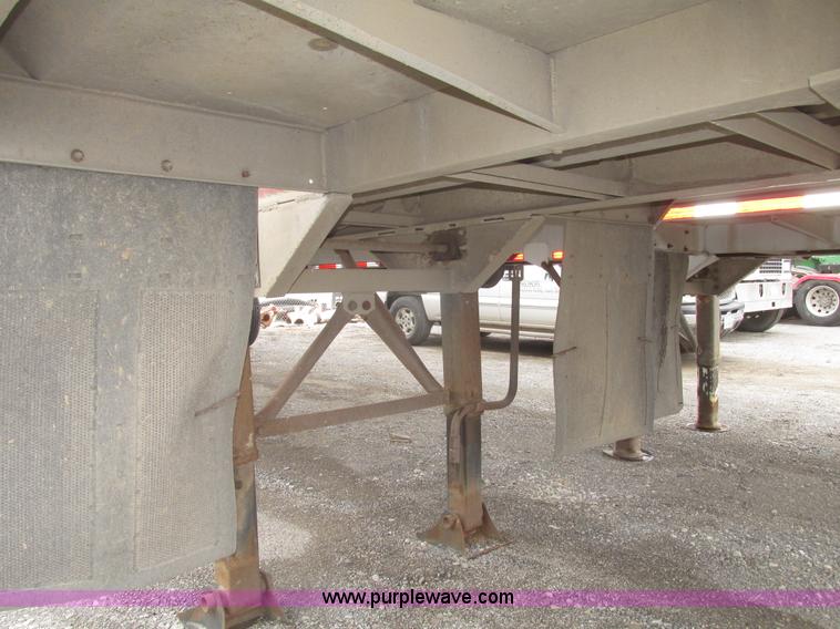 image for item H4723 2001 Ledwell bulk feed trailer