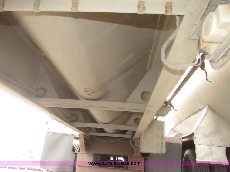 image for item H4723 2001 Ledwell bulk feed trailer