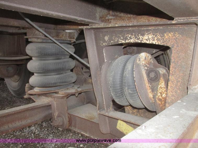 image for item H4723 2001 Ledwell bulk feed trailer