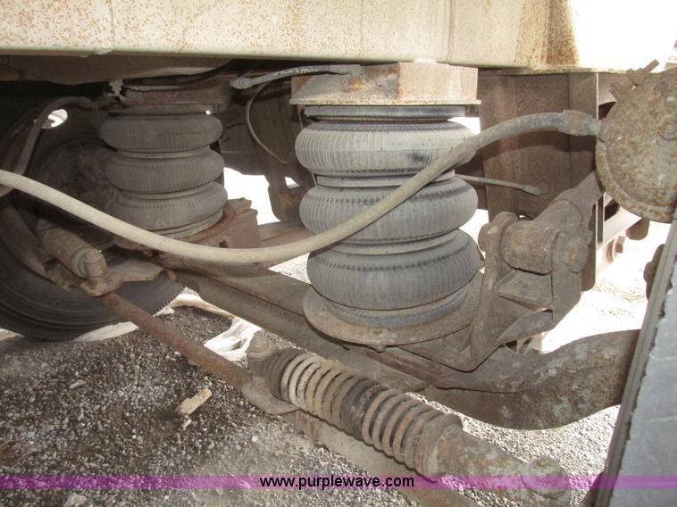 image for item H4723 2001 Ledwell bulk feed trailer