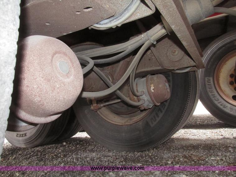 image for item H4723 2001 Ledwell bulk feed trailer