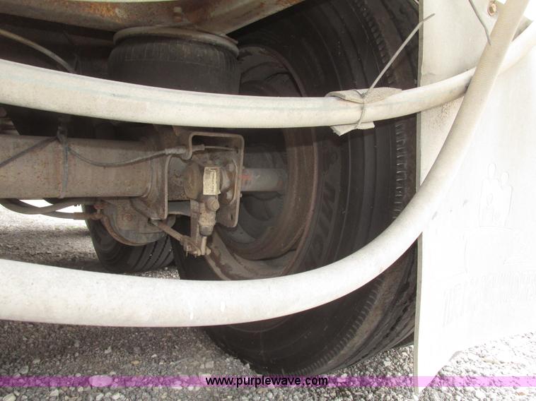 image for item H4723 2001 Ledwell bulk feed trailer