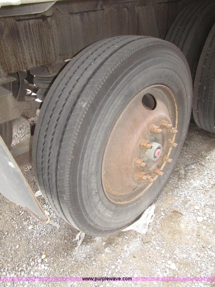 image for item H4723 2001 Ledwell bulk feed trailer