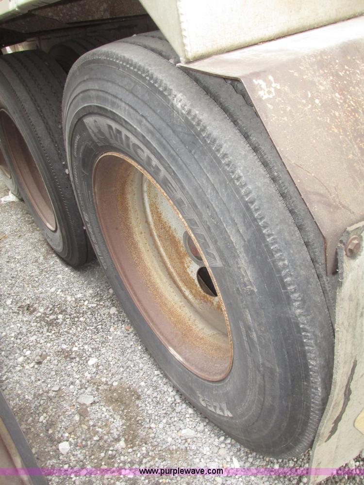 image for item H4723 2001 Ledwell bulk feed trailer