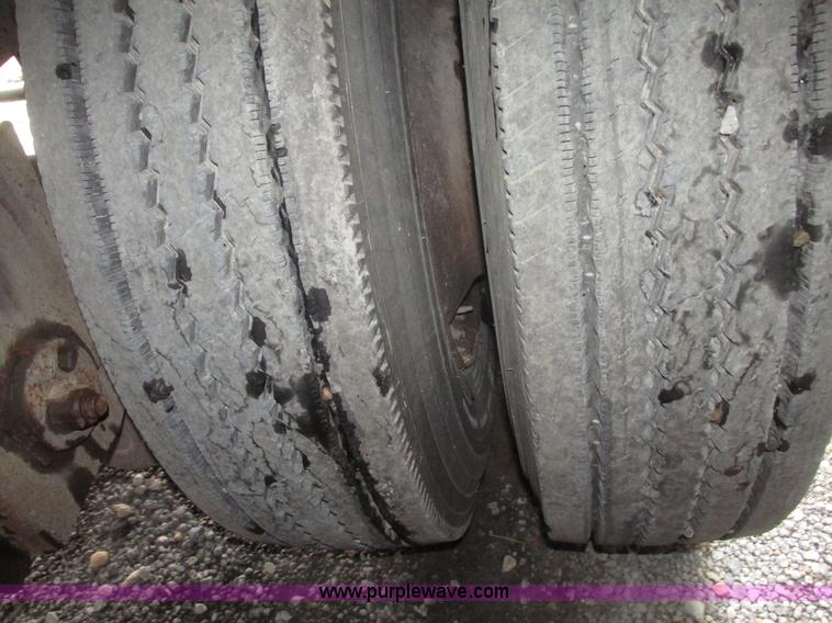 image for item H4723 2001 Ledwell bulk feed trailer