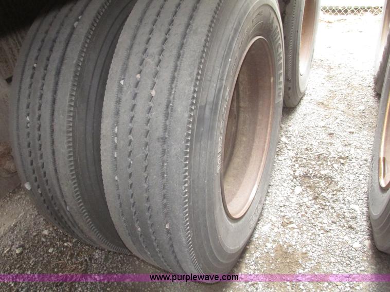 image for item H4723 2001 Ledwell bulk feed trailer