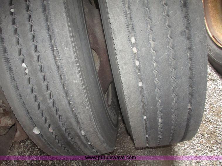 image for item H4723 2001 Ledwell bulk feed trailer