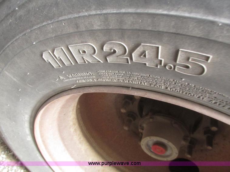 image for item H4723 2001 Ledwell bulk feed trailer