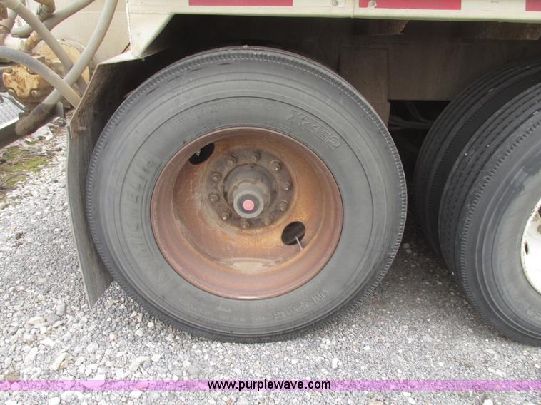 image for item H4723 2001 Ledwell bulk feed trailer