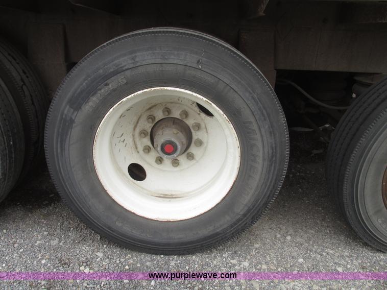 image for item H4723 2001 Ledwell bulk feed trailer