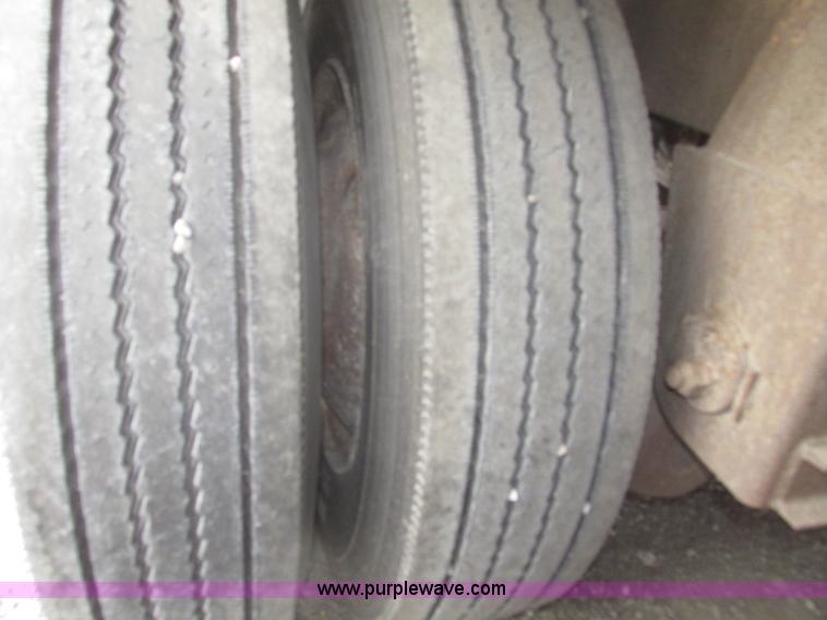 image for item H4723 2001 Ledwell bulk feed trailer