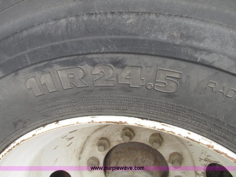 image for item H4723 2001 Ledwell bulk feed trailer