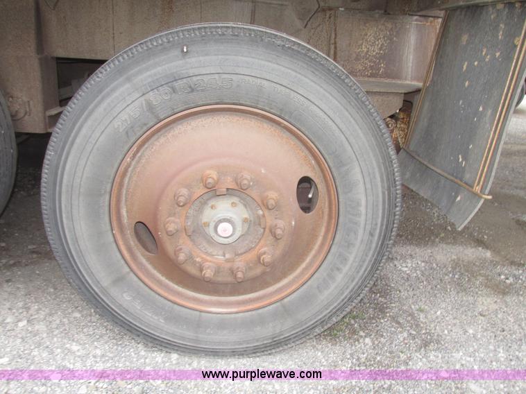 image for item H4723 2001 Ledwell bulk feed trailer