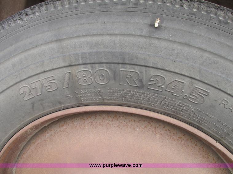 image for item H4723 2001 Ledwell bulk feed trailer