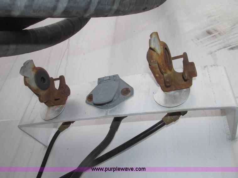 image for item H4724 2000 Ledwell bulk feed trailer