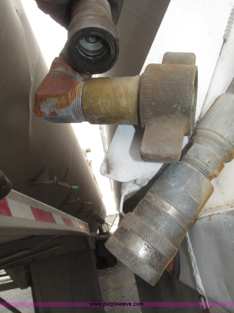 image for item H4724 2000 Ledwell bulk feed trailer