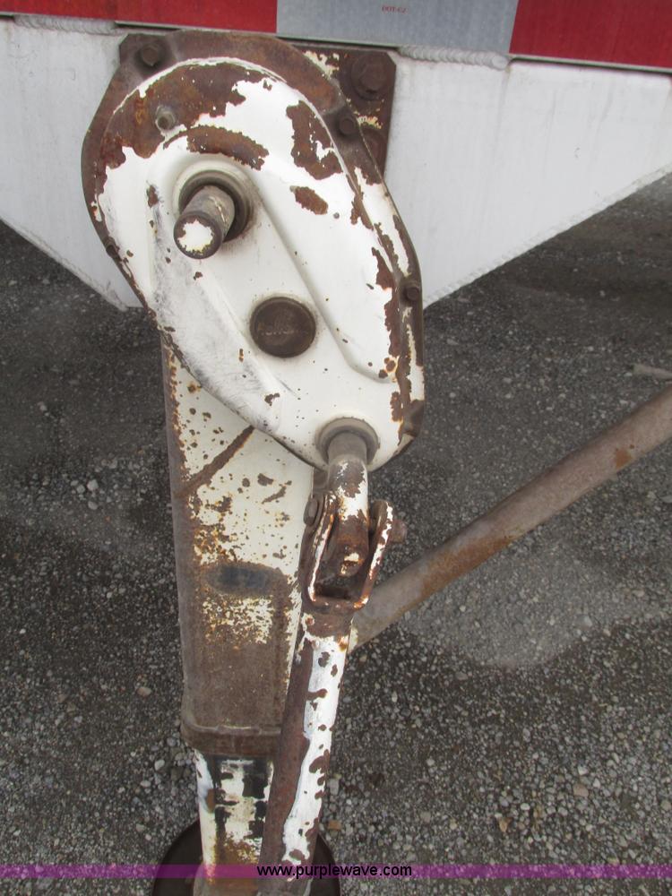 image for item H4724 2000 Ledwell bulk feed trailer