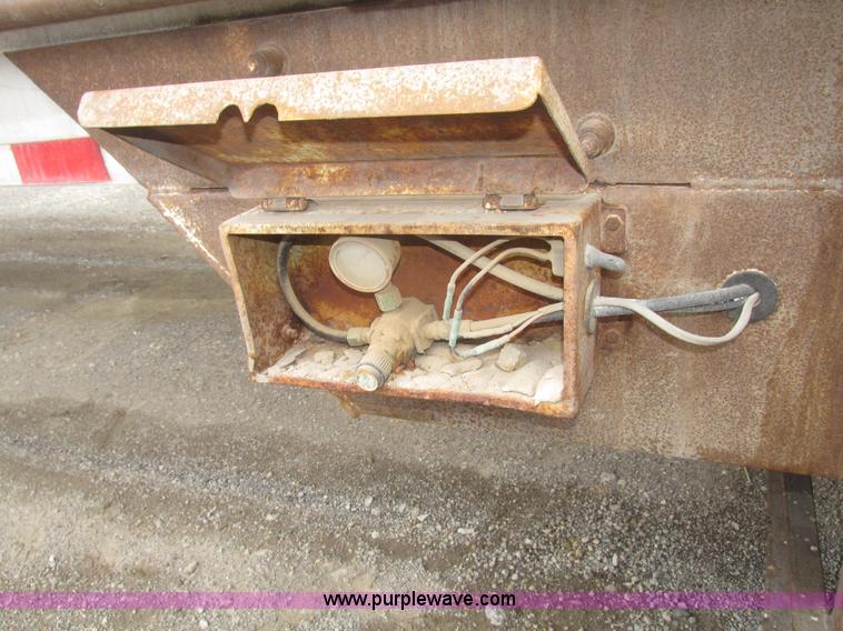 image for item H4724 2000 Ledwell bulk feed trailer