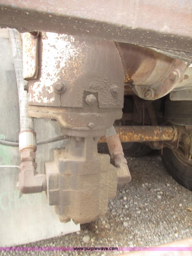 image for item H4724 2000 Ledwell bulk feed trailer